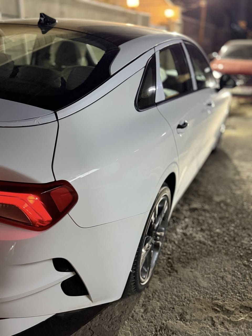 السلام عليكم للبيع k5 2023 خليجي محرك 2000
فول مواصفات للاخير 1/1
ماشية 25حقيقي ع وضع الشركه  حتى سبيرها بعده منازل
مكفولة كفالة عامه
سقف بانروما 
بصمه تشغيل وابواب وصندوق 
لد امامي وخلفي 
ويل كـاب كروم 
حساسات  امامي خلفي
كامره وشاشه 
رقم بغداد بإسمي تحويل مباشر 
سيارة جديده بحاله الزيرووو وبل عافيه ع الياخذها 
مكان السيارة بغداد تقاطع الدرويش 
للإستفسار 

‭0771 467 3844‬
