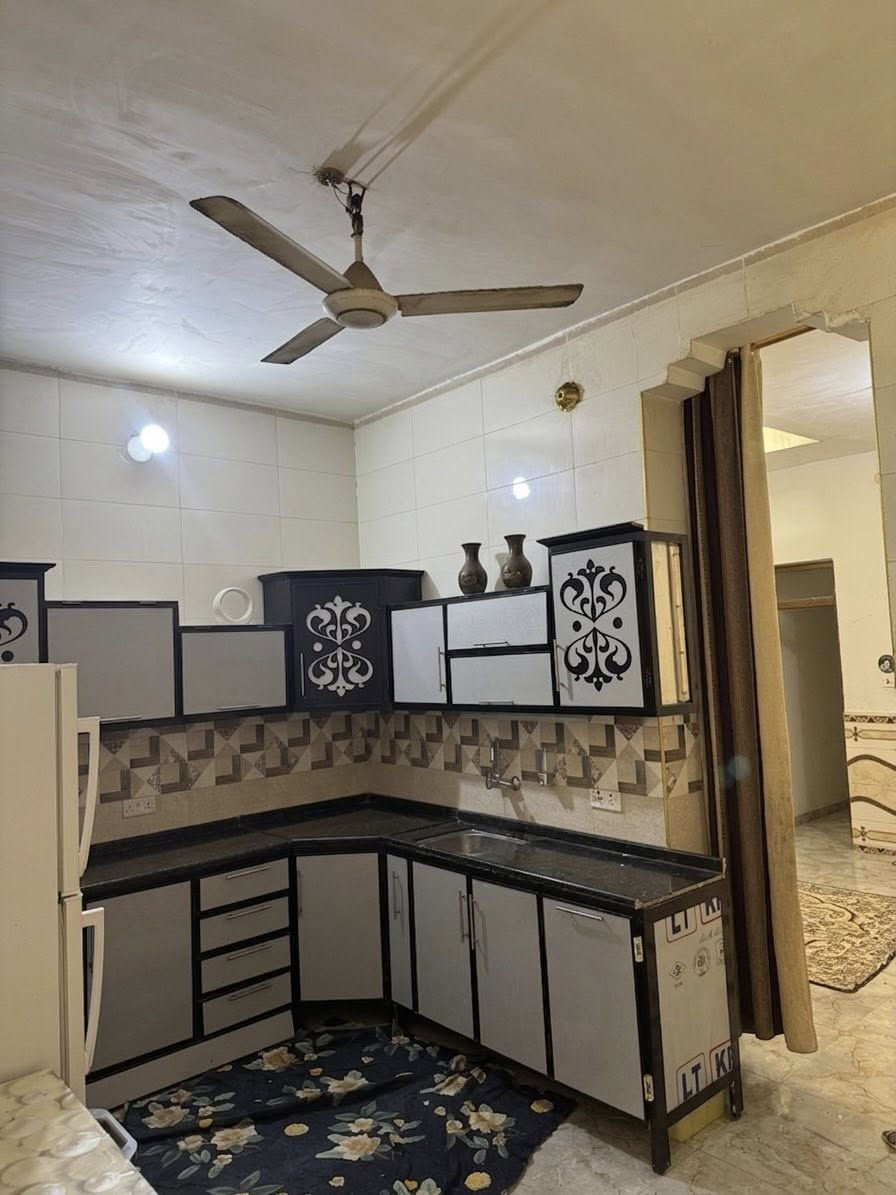 السلام عليكم ورحمة الله 🌿
للبيع 🏡 دار موقع مميز جداً
📍المنطقة: [نهاوند الثانيه خلف شارع عشرين ]
📐المساحة: [100] متر  طابق ونص
🧱الطابو: [صرف ]

✨مواصفات الدار:
▪️ طابق ونص
▪️ بناء درجة أولى
▪️ أرضية رفت مسلح
▪️ السقف صب
▪️ تصميم مرتب 

📍الموقع ممتاز

✔️ مدارس البنات والأولاد قريبة جداً

🤍 دار مناسبة للسكن العائلي وموقعه يخدمك بكل شي
✨ فرصة حلوة للي يريد بيت مرتب بمنطقة هادئة وخدمية

رقمي للاتصال: [***********]
