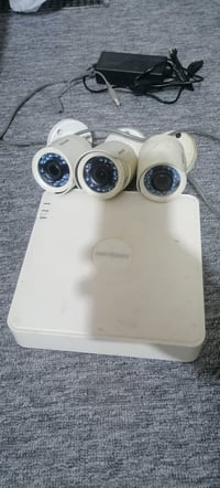 للبيع HIKVISON ثلاث كامرات نظيفات بسعر مناسب للاستفسار ٠٧٧٧١٨٧٠٣٦٥ وات...