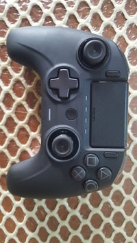 جوستك ناكون 3 احترافي يشتغل واير  بس نقص قبق الضهر مامثر سعر ٣٥ الف  ش...