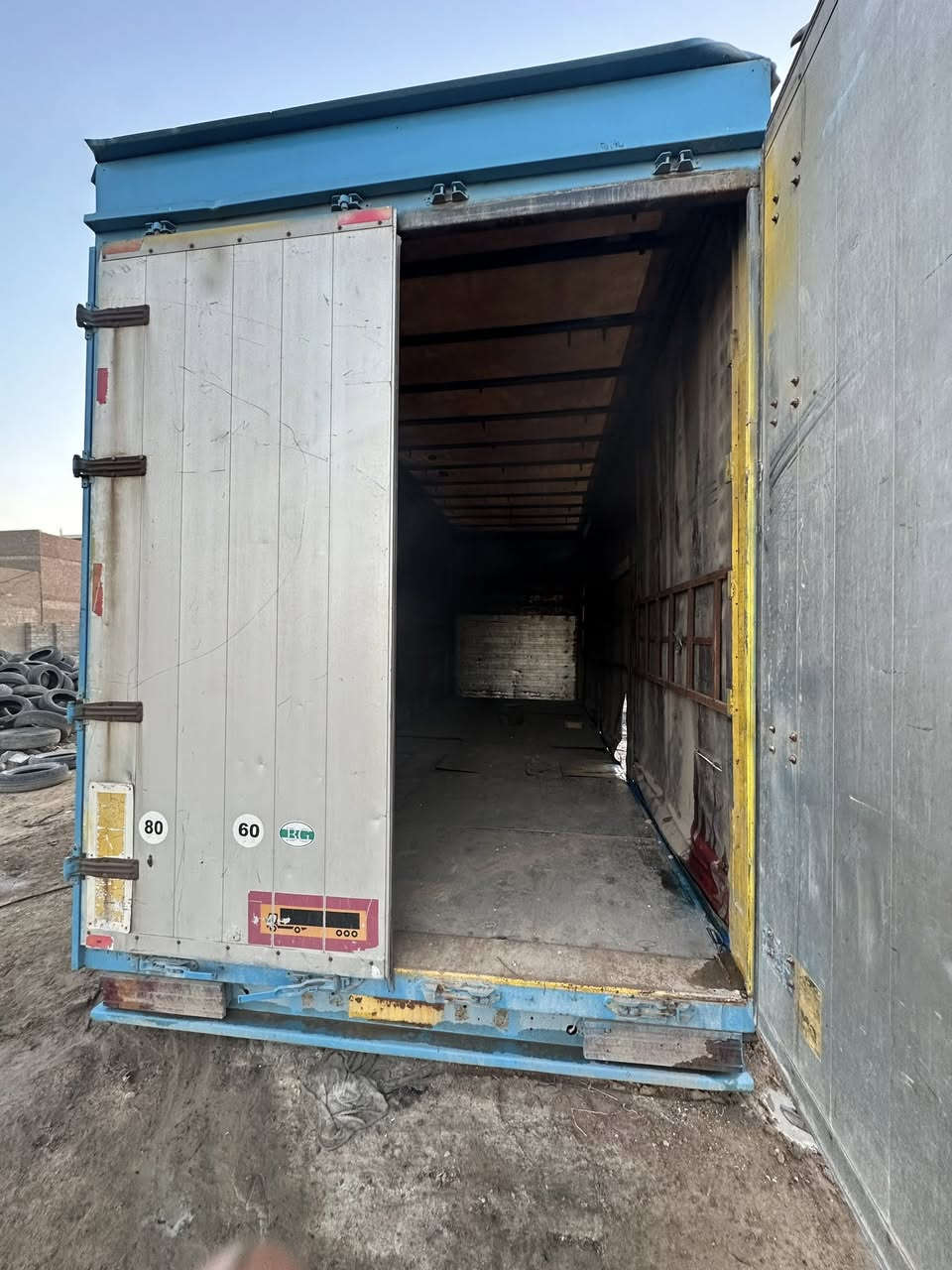 السلام عليكم  بدي اكتورز اوربي مسرحي  طول ٧,٥٠  
التصال على الرقم *********** 🚛
