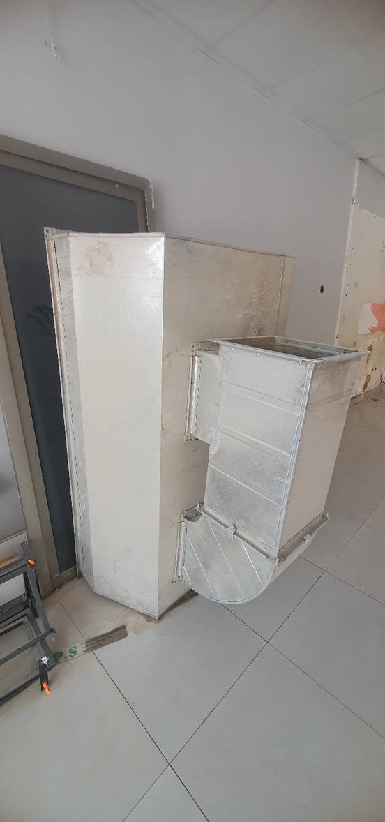عجانه 50 كيلو السعر 300
بوجه طول 170 عرض 120 مع ساحبه دواجن اصليه السعر 250 
المكان السماوه شارع السينما 
الرقم ***********
