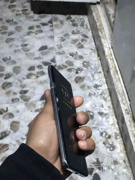 السلام عليكم 
هاتف هواوي P40 Pro،
ذاكرة وصول عشوائي (RAM) .8 
ذاكرة تخزين داخلية بسعة 256 جيجابايت.
يدعم تقنية الجيل الخامس 5G.
معالج هواوي كيرين 990 5G ثماني النواة.
بطارية بسعة 4200 مللي أمبير.
شاشه مكسور ممئثر على شاشه 
ضهره مكسور 
السعره ٢٥٠ بي مجال و مراوس 
واتساب فقط ***********
مكان كركوك
