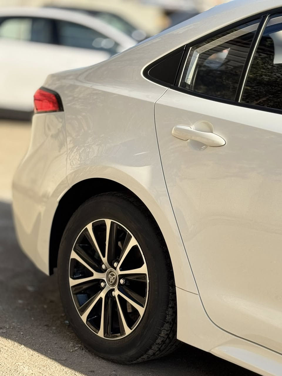 السلام عليكم 
للبيع فقط بدون مراوس رحمه لوالديكم بس بيع 

كورلا هايبرد 2025 شكل الامريكي

فول مواصفات 
ماشية 13 الف كيلو متر 

فتحة سلايد
حساس امامي
حساس خلفي
ليد امامي
كشن كنتارا
شاشة كبيرة
رادار امامي
قيادة ذاتية 
رادار جانبي نقطة عمياء
بصمة ابواب ذكية
ترحيب 

الخ من مواصفات فول بعد
السعر 149$ بي مجال كلش قليل
السيارة كفالة عامة لا بارد ولا شخط ولا تبديل 
شرط السونار وفحص وباسمي اني ماخذه زيرو 

عنواني بغداد 
***********
