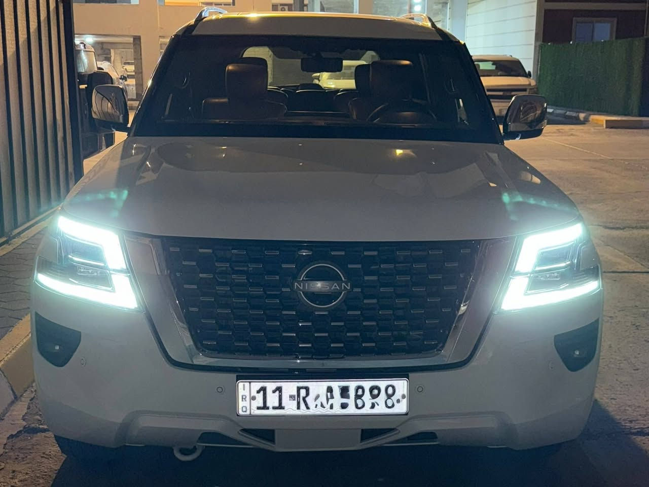 السلام عليكم ورحمة الله
.
نيسان باترول ارمادا 2018 بلاتينيوم ريفرس **VIP** 
Nissan armada 2018 platinum reverse **VIP**
(اعلى فئة في الارمادا 1/1)✅
.
محدثة من الخارج والداخل الى موديل 2024 قطع اصلية 
.
مواصفات :
 • محرك V8 سعة 5.6 لتر
 • قوة تقريبًا 390 حصان
 • قير أوتوماتيك ناعم
 • دفع خلفي RWD
 • أوضاع قيادة متعددة (ثلج – رمل – طرق وعرة)
 • سحب قوي جدًا (مناسبة للسفر والمقطورات)
 • ثبات عالي على السرعات والطريق السريع

تحديث واجهة أمامية كاملة 2024
 • تحديث واجهة خلفية كاملة 2024
 • مصابيح أمامية LED حديثة
 • مصابيح خلفية LED
 • شبك أمامي حديث
 • صدامات أمامية وخلفية محدثة
 • شكل حديث وفخم موديل 2024

جنوط بلاتينيوم أصلية مقاس كبير
 • مرايا جانبية كهربائية + إشارات
 • فتح وغلق مرايا
 • دواسات جانبية أصلية مضيئة PATROL
 • فتحة سقف كهربائية
 • حساسات أمامية وخلفية فعالة 
نظام منع التصادم 
نظام الرادار التفاعلي ومثبت السرعة 

• مقاعد جلد بلاتينيوم فاخرة مختومة Platinum Reverse 
 • مقاعد أمامية كهربائية
 • تبريد وتسخين المقاعد الأمامية
 • تسخين مقاعد المقاعد الخلفية 
 مقاعد خلفية كهربائية
• ذاكرة مقاعد ميموري 
 • مقاعد الصف الثالث كهربائية مريحة
 • تحكم مناخي ثلاثي (أمام – وسط – خلف)
 • ديكور خشب بلاتينيوم
 • إضاءة داخلية مضافة سقف رولز رويز

شاشة وسطية كبيرة موديل 2024
 • شاشات خلفية للركاب
 • نظام صوتي BOSE الأصلي (صوت نقي وقوي) 13 سماعة
 • بلوتوث
 • AUX / USB
 • تحكم من المقود بعدة خيارات متعددة

كاميرات امامي خلفي
 • رادار
 • نظام النقطة العمياء
 • نظام الحفاظ على المسار
 • نظام التحذير من الاصطدام
 • مثبت سرعة
 • حساسات محيطية
 • ABS
 • ESP
 • Airbags
 
• تشغيل بصمة
 • تشغيل زر
 • دخول ذكي
 • فتح شنطة كهربائي
 • قفل مركزي
 • نوافذ كهربائية
 • طي مقاعد كهربائي

المقاعد الخلفية (الصف الثاني) منفصلة VIP تخوي على ثلاث مساحات تخزينية 
كونسول وسطي للتحكم في الصوت والتبريد والتدفئة ولربط سماعات الرأس وتحكم بتدفئة المقاعد ومداخل HDMI و USB خلفية 
****

ملاحظة / السيارة مصبوغة عام بسبب حادث اخر داخل العراق  #
 
الحادث جاملغ ايسر وبنيد مرفقة الصور في المنشور ، 

السيارة رقم بغداد (تم اخفاء الرقم)

السعر المطلوب 220

بيع او مراوس حسب القناعة 
***********
مكاني اليرموك اربع شوارع 
او مجمع بوابة الكاظمية
