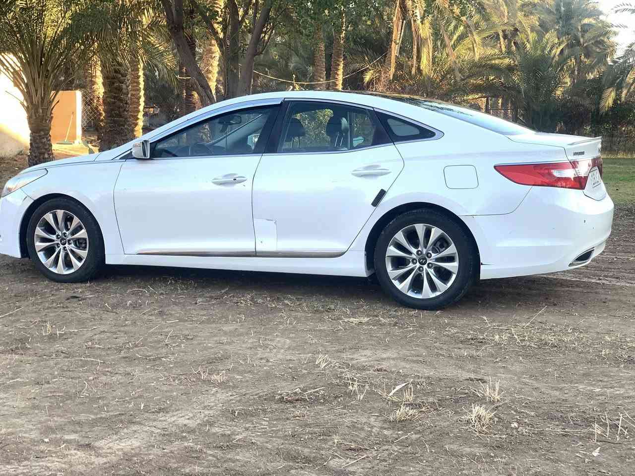 السلام وعليكم أزيرا 2012 خليجي فول مواصفات بانوراما قطعتين تبريد كشنات جلد جوزي  تدفئة تبريد كشنات كهرباء تحكم ستيرن  بصمة تشغيل تخم تاير جديد السيارة فول فول Vip كير محرك مكفولات محرك V6 (3300) السياة جاهزة للأخير رقم بغداد مرقم دولي الجديد السيارة بأسمي  بيها قطعة باب السايق فقط مبدل السعر 133 وبية مجال ***********
