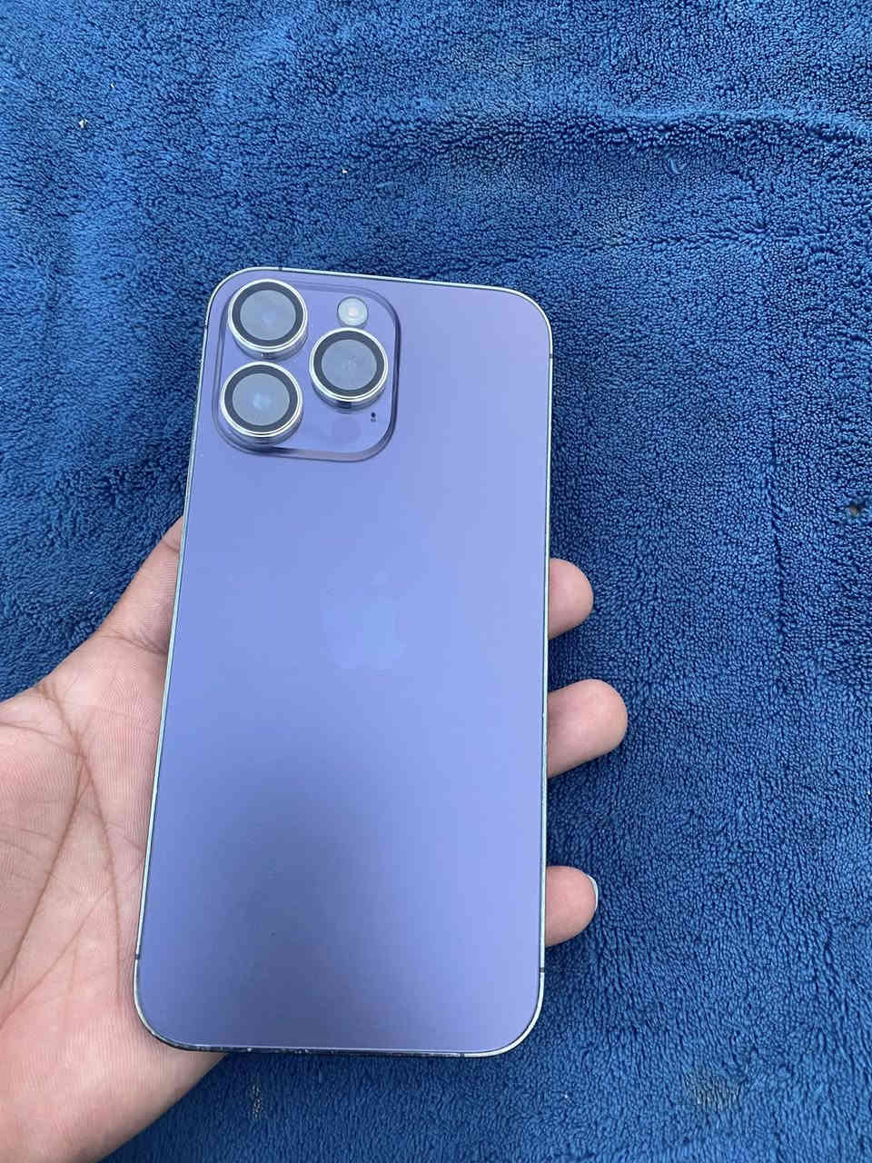 ايفون ١٤ برو ماكس ذاكره ٢٥٦ بطاريه ٨١ دبل سيمكارت مكفول كله شغال بس هاذ الفطر الخفيف بالكلاسه مكان بغداد الحسينيه *********** سعر ٦٢٥ وبي مجال شي قليل كلش
