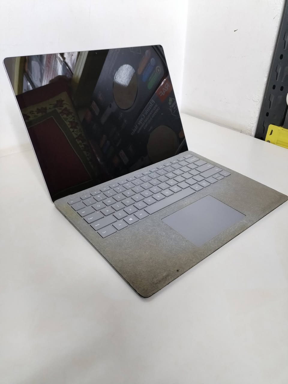 السلام عليكم  لابتوب ويندزو
شاشه لمس 
ذاكره  1 تيره 
الجهاز كلش نضيف 
مداخل تصليح 
حجم الشاشه يمكن 14 ماا متاكد 
وياء حساب علاني ترويج تيكتوك 
 بس الحساب مشتري ب 250 
الجهاز كله شغال 
مستعجل عل بيع سعر 550 الف 
***********
متواجد واتساب
