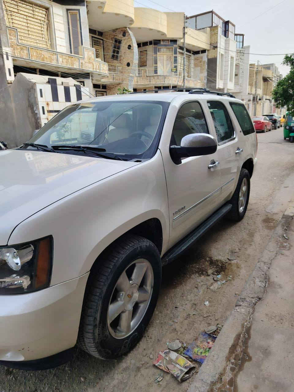 سيارة نوع تاهو صدفي موديل ٢٠١٣  رقم بصرة خليجي مكفول من الضربة والصبغ ماعدى الهلال للجاملغ الخلفي  كما موضح في الصورة مواصفات ltz  نسبة النظافة للداخل والخارج جيدة
السعر ٢٦٥ 
للاستفسار. +9647754111700
