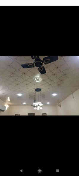 بيت طابوا يحتوي على بيتين مشتمل مساحه 70متر وبيت ثاني 230متر يحتوي على كافه الخدمات تبليط ماء كهرباء مجاري كيبل ضوئي العنوان الدغاره نهايه حي الشهداء قرب مضيف الشيخ احمد صكبان للتواصل الاتصال على الرقم ***********
