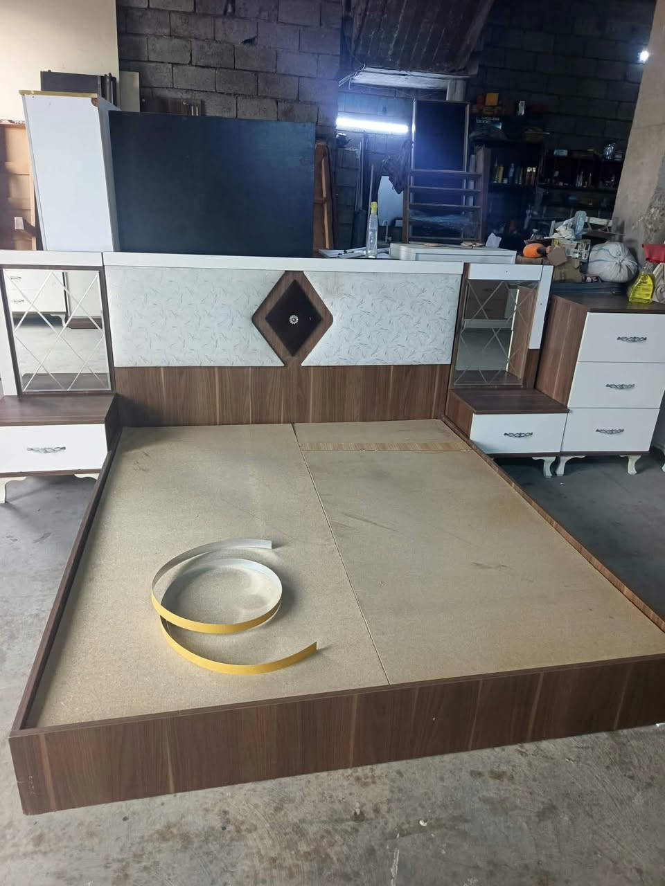 غرفت نوم تركي  7 قطع شرط الانضافه  السعر 375 الاتصال ***********
