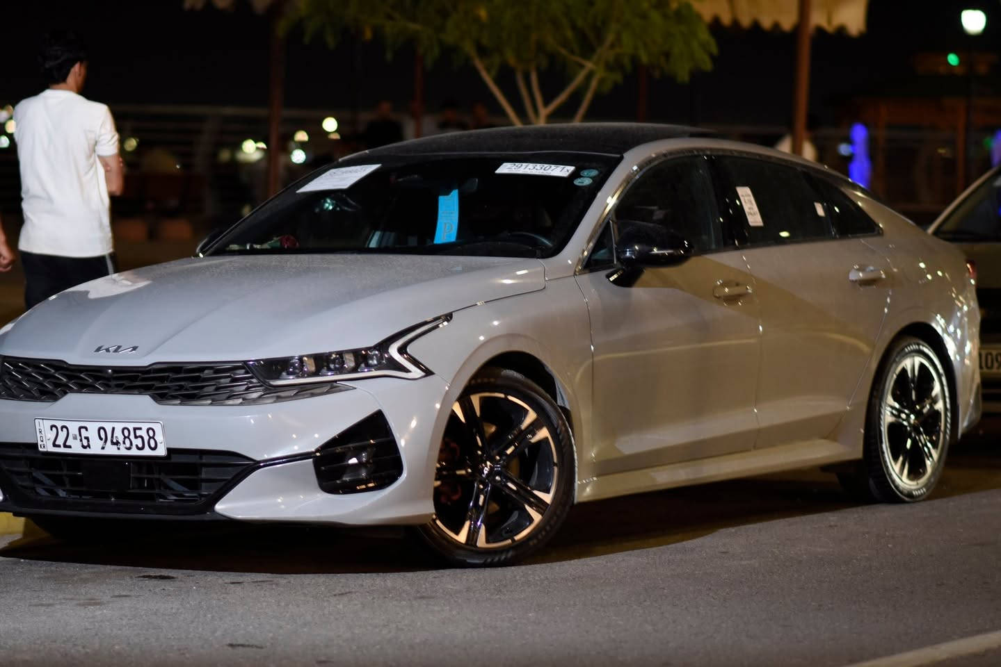 السلام وعليكم
للبيع 

KlA (K5) GT LiNE  2022 

لون سمنتي المميز فول 1/1 داخل احمر 

المواصفات : 

فتحة سقف بانوراما .

بصمة تشغيل وتشغيل عن بعد ۔

داخل احمر جلد مع ختومات ال GT 

محرك 1600 توربو ✈️ 

بريك بصمة 

مثبت سرعة 

رادار امامي ومانع تصادم 

رادار خلفي وتوقف ذاتي 

رادار جانبي 

نقطة عمياء 

مقعد السائق كهرباء 

اشاير بل مري 

شاشة كبيرة لمس 

نضام ABS 

كامرة خلفية دوارة 

حساس اطارات 

تحكم استيرن 

صندوق كهربايي 

شاشة اعطال 

5وضعيات قيادة 

شحن لاسلكي 

مصابيح LED 

كشاف ضباب 

وباقي المواصفات معروفة 

السيارة بحالة الوكاله بدون ايربك السيارة 

الحادث ربع جاملغ امامي جهة السايق مع تعديل PDR جامغ الخلفي صور الحادث بلمنشور 

العنوان موصل 

***********

***********
