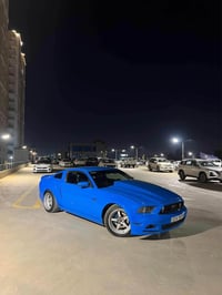 موستنك GT موديل 2013 ماشية 122 الف ميل السيارة داخل جلد كشن السايق كهر...