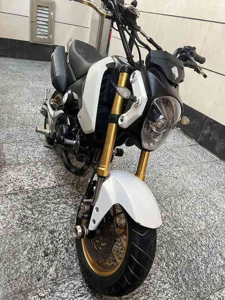 السلام عليكم دراجة هوندا كروم ياباني نضيفه ومكفوله اوراق كاملة السعر 1350 وبيها مجال مكاني بغداد الشراي يجي خاص او الاتصال على الرقم ***********
