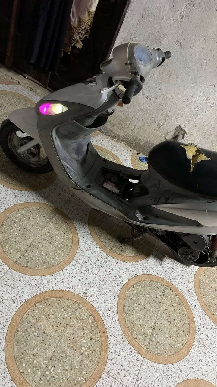 ماكس قجمة كايمة
نقصها تجفيت وكزوز بس 
سعرها ب 350 وبيها مجال بسيط 
بصرة 
***********
