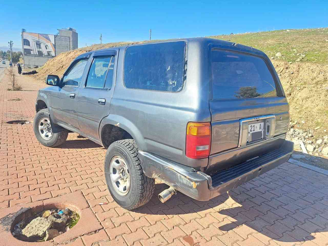 بەناوی خوای گەورە توێتاڕەنەر
دەبڵ ئەکسل4×4 گێڕومەکینەبیلاد گێڕ عادی 
ڕەقەم وسەنەوی تازەیە 
چوارتایەی لۆکی لەژێرایە
گێڕومەکینەودەبڵ ئەکسلی بەشەرت 
کارەبای مەزبوتە  بێ تەقەوڕەقەیە 
***********
