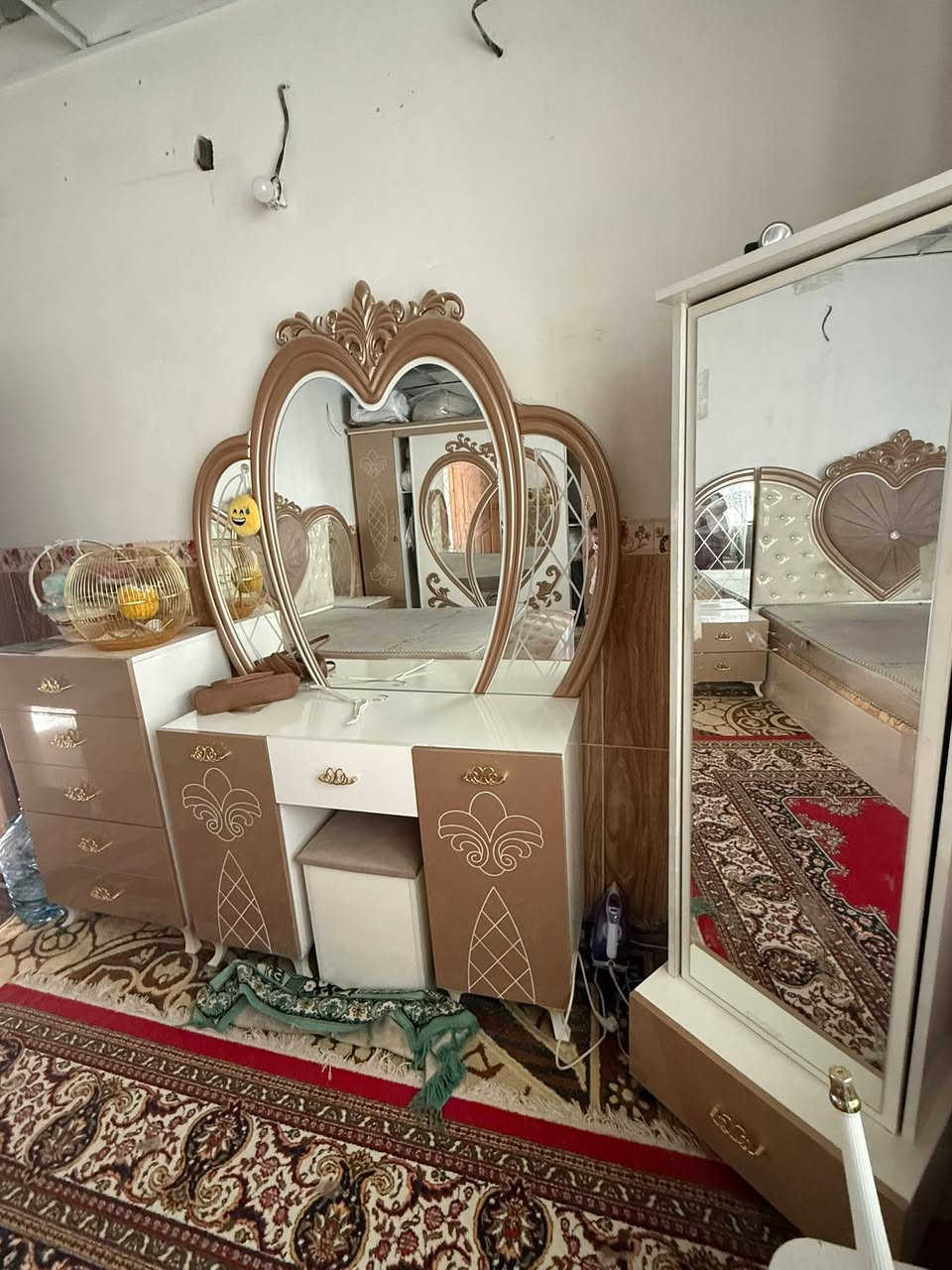 غرفه اخو الجديده مكونه من ٩ قطع مثل ما موضح ب صوره سعرها مليون وبيها مجال ***********

