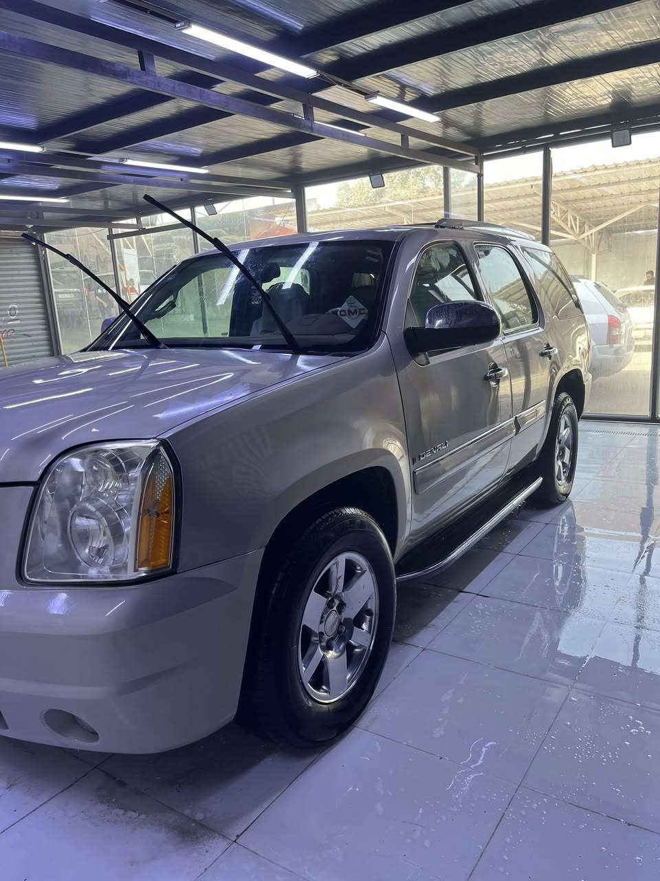 بعد لوعود لكاذبه نعود لنشر)( السلام عليكم جمسي دنلي 2007 اصل فول مواصفات سياره خليجي سياره نضيفه بسمي ماناقصه برغي سياره جاهزه من كلشي تايرات حداده ربل بدي كير و مكينه و اكسل كفاله و مامفتوح بيهن برغي سياره مال جناي تحويل ثاني يوم العنوان بصره معقل رقم لهاتف ***********
