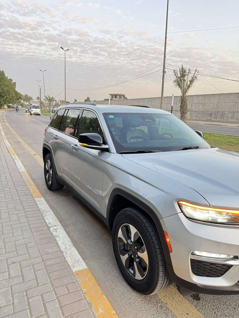 السلام عليكم
جيب گراند شيروكي 2024 4xe وارد امريكي ثلاث انظمة

حجم المكينة:2000 تيربو+هايبرد+بلگ ان
المسافة المقطوعة: 24 الف 
الضرر:مثل ما موضح بالصور چاملغ ايسر صار بي تعديل وشويه صبغ على كد التعديل واضح بالصور

حالة الايرباك:سليم مطاك ولاايرباك

المواصفات:
١.شاشة
٢.بصمة
٣.تشغيل عن بعد
٤.سستم صوت Alpine +دمام خلفي 
٥.كشنات جلد
٦.كشن سائق ميمري
٧.كشنات كهرباء
٨.صندوق كهرباء
٩.حساسات خلفية
١٠.اشاير بالمري
١١.رادار امامي
١٢.رادارات ٣٦٠
١٣.ثلاث وضعيات قيادة
١٤.بانوراما فتحتين
١٥.گير ماوس
١٦.نظام منحدرات
١٧.هيترات بالكشنات
١٨.ويل كب كروم
١٩.لايتات لد +بگلايت لد
٢٠.بصمة ابواب
جاهزة مرقم بغداد 
السعر :342 
للاستفسار اكثر الاتصال على الرقم
***********
