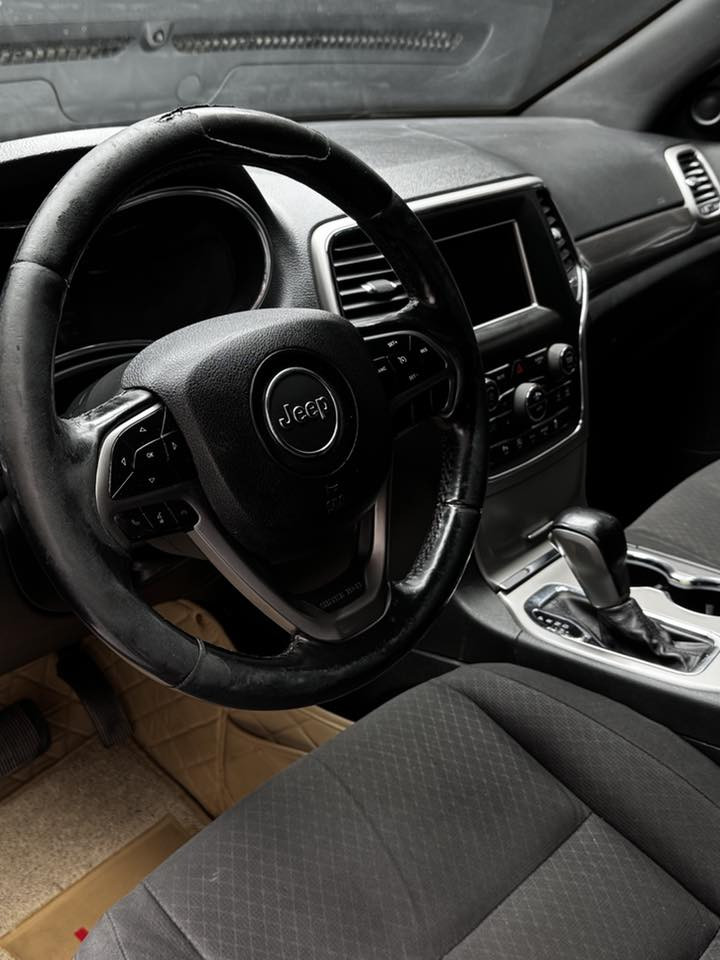 السلام عليكم ورحمة اللّٰه
للبيع سيارة : جيب كَراند شيروكي فئة لاريدو لون اسود
•الضرر : باب وجاملغ صبغ وقبق الجنطه صارت بي طخه هنا ونصبغ يعني بدون تبديل
﻿الرقم :مرقم بابل
﻿﻿المواصفات :
﻿﻿السيارة : #جيب_كراند_لاريدو
الموديل : 2018
المحرك : V6 3600 (ستة سلندر)
حجم الويل: ويل كب حجم 18 مع طقم تايرات بحالة ممتازة حساسات خلفية اصل
كامرة خلفية اصل
لايتات ابيض عالي وناصي مع كشافات دعامية بصمات عدد 2 للابواب مع بصمة تشغيل تحكم فول كهرباء لكرسي السائق
شاشة الدشبولللتحكم بايعازات السيارة
تبريد قطعتين امامي وخلفي
نشغيل عن بعد
تحكم ستيرن جهتين بلوتوث وحاكية وكروس سرعة وتحكم صوت
نضام ABS مانع انزلاق 
السعر 190 وبيها مجال 
تواصل واتساب فقط 
***********
