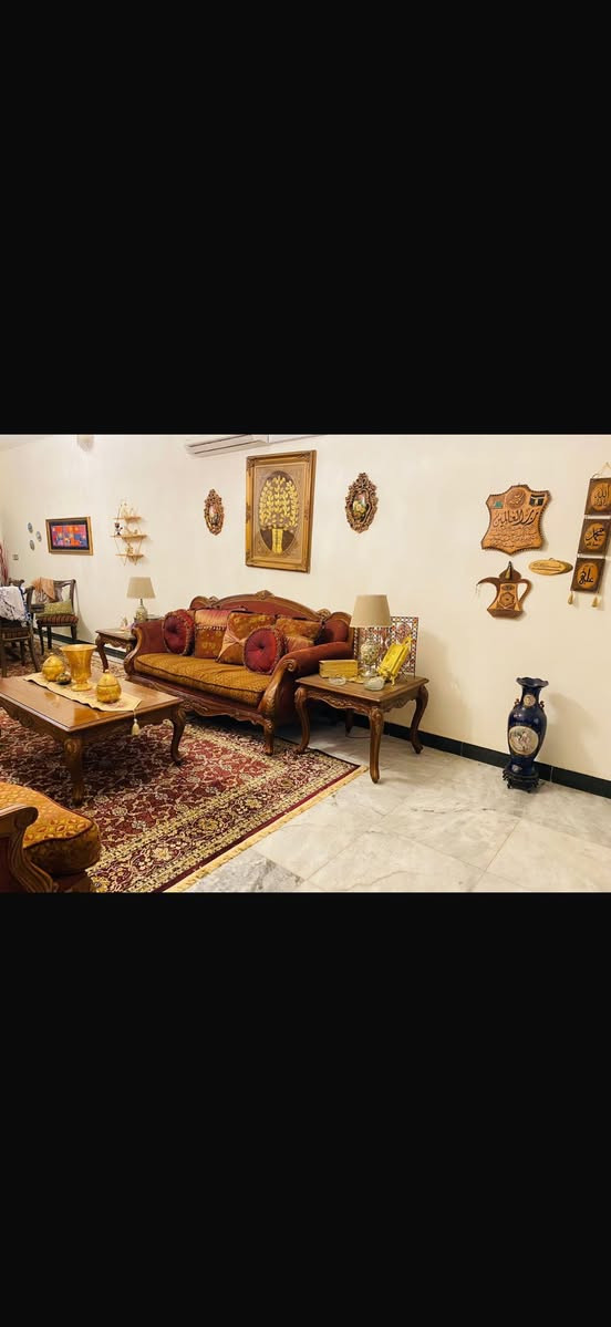 🌅بسم الله الرحمن الرحيم 🌅
يستمر مكتبنا بتقديم أفضل العروض 
💁‍♂️والمناسبة الى زبائننا الكرام 

🏡 للبيع دار سكن  🏡سعره كلش حلو
💫سنه البناء 2011 نضيف جدا ارضيات مرمر 

🔺المساحة : 240 م
🔻الواجهة: 8 م      🔻النزال:30 م

🛖يحتوي  على مدخلين مع 5 نوم  3 سويت
📍موقع مميز جدا شارع 15  

📍الموقع حي البنوك خلف شارع البنوك التجاري 
المكتب مفتوح من🕔9 صباحاً لغالية 🕣11مسأآ🔔
_____________________________________
للاستفسار مراسلة الصفحة
او الاتصال 

☎️***********
متوفر واتساب📞
او مراجعة⭕ .( السالم للعقار )  ⭕
📍 عنوان المكتب: حي البنوك شارع الكنيسه
