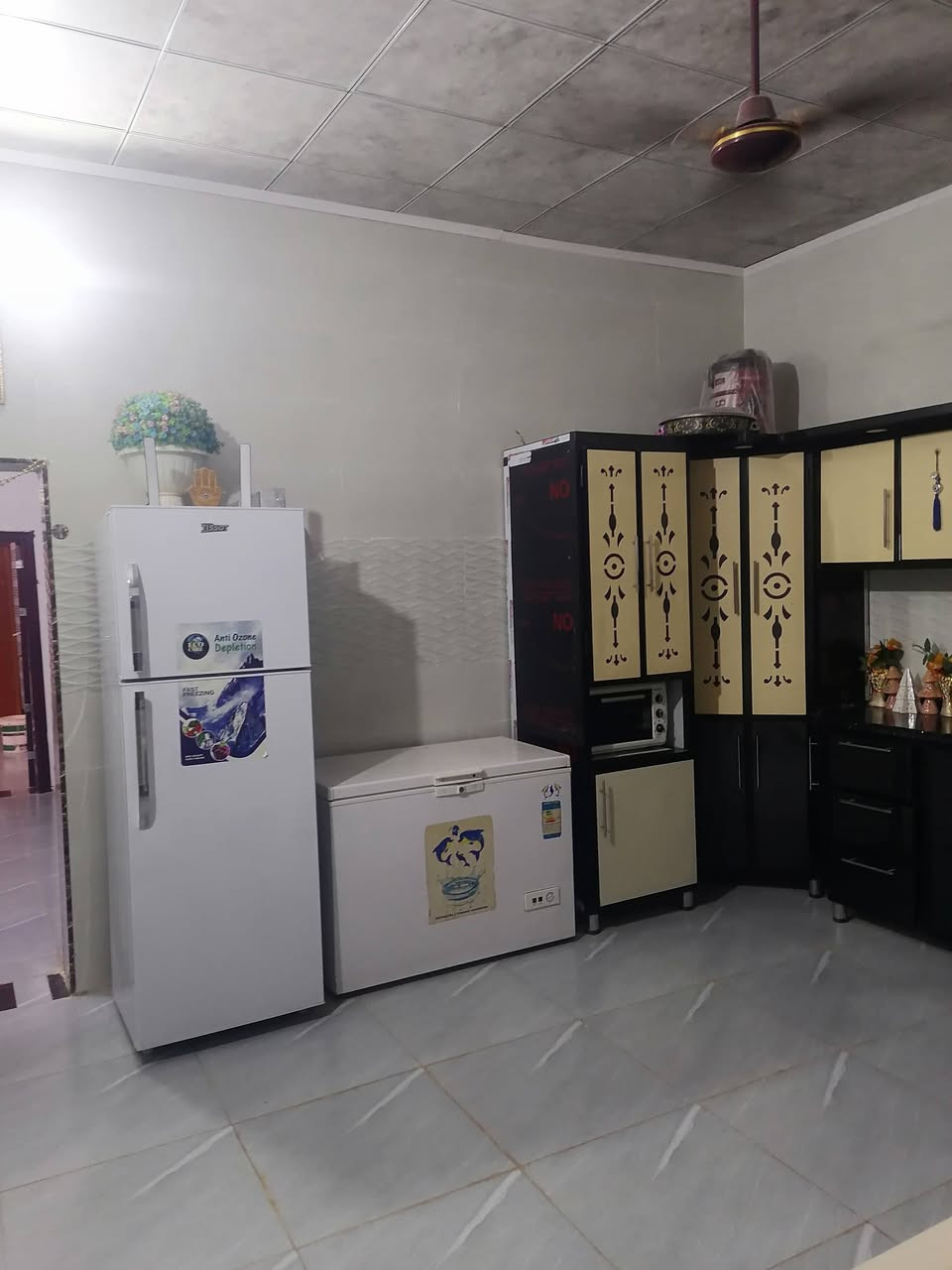 سلام عليكم بيت البيع جهه لامام الحمزه عليه السلام
بيت جديد بنيان نضيف ٢٠٠ متر تبليط ماي كهرباء خير من الله كلشي جاهز بيه الحي البيت بيه غرفه النوم وصاله كبيره واستقبال والمطبخ بيه غرفتين فوك ماكملت قيد الإنشاء بناه طابوق سند ٢٥ زراعي استفسار أكثر ***********

