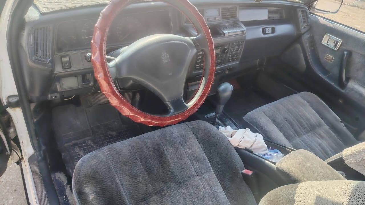 سيارة أرنب موديل 92 مكفولة من الضربة والكصة والعيب الشرعي مكينة ثنين ونص جديدة السيارة جاهزة من كلشي خير من الله رقم بغداد باسمي سعرها 75 وبيها مجال بسيط تجي وتدلال العنوان بصرة مدينة رقم التلفون ***********
