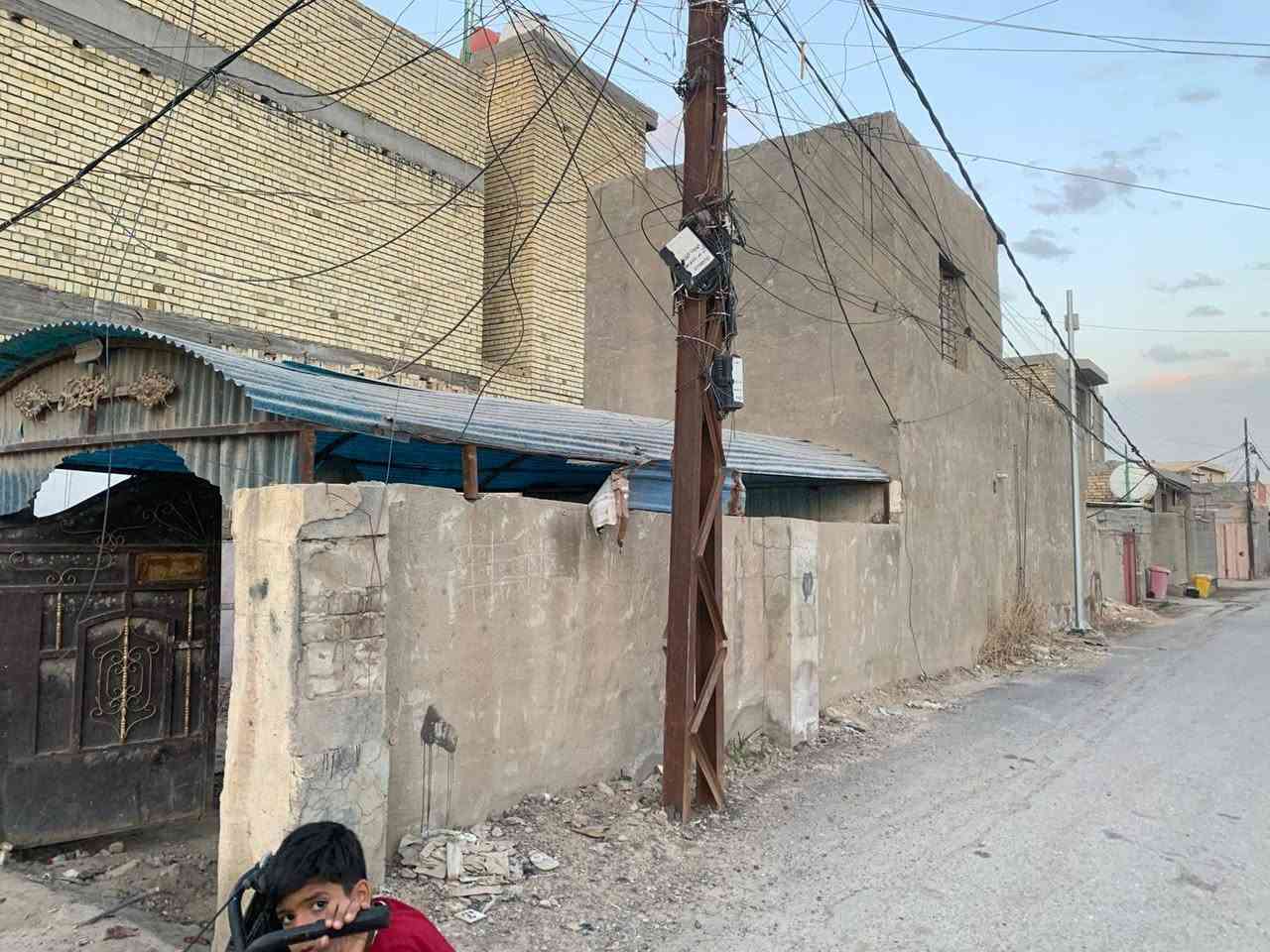 بيت بالحميدية على الشارع شارع السبيس مباشر ركن قرب السوق القديم مساحة 140 واجهة 7ونص  صب مسلح يحتوي على غرفتين نوم  وغرفة استقبال ومطبخ  وحمام وكراج جبير.
بيت بالحميدية على الشارع العام شارع السبيس مباشر ركن قرب السوق القديم مساحة 140 واجهة 7ونص  صب مسلح يحتوي على غرفتين نوم  وغرفة استقبال ومطبخ  وحمام وكراج جبير ممكن تسوي محلات .
البيت يحتاجلة ترميم كاشي ومجاري وتواليت .
للاستفسار. *********** 
الرقم بي واتس اب
