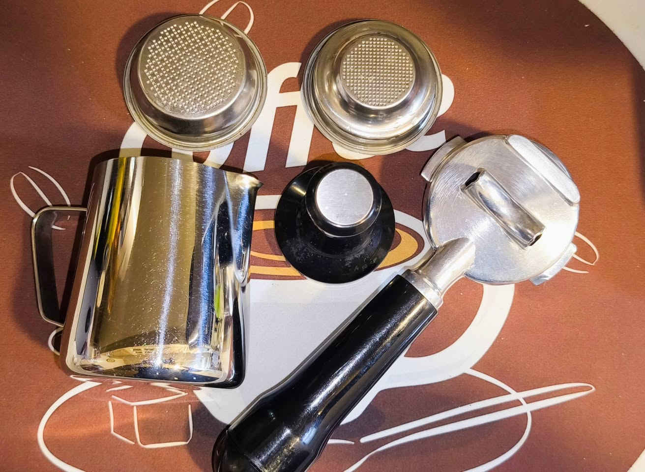 السلام عليكم 
ماكنة SILVER CREST 
نظيفة جداً وشغالة كامل 
بس بيها عيب وحيد تنضح مي 
من فوق البولتلفتر فقط هذا العيب الوحيد 
أبيعها على هذا العيب ....


**إذا كنت صاحب هذا الإعلان وتريد حذفه لأي سبب، رجاءا أرسل رسالة إلى الدعم الفني**