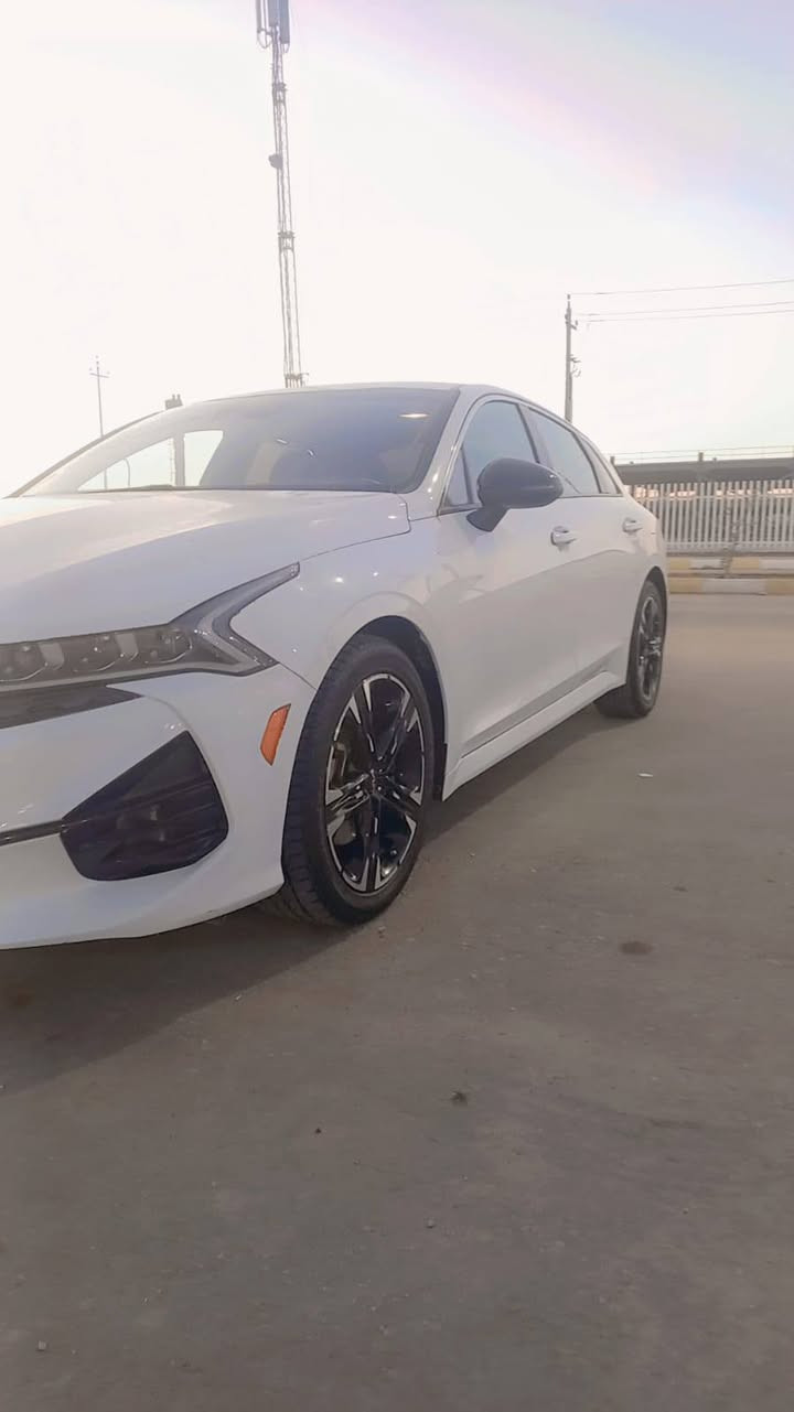 السلام عليكم سياره 2022 . K5 فول مواصفات للاخير1/1 سياره جاهزه من كلشي مرقم وجاهزه ذي قار معوقين محرك 1600 تيربو ماشيه ٧٧ الف سعرها 153 او بيها مجال رقم صاحب السياره ***********
