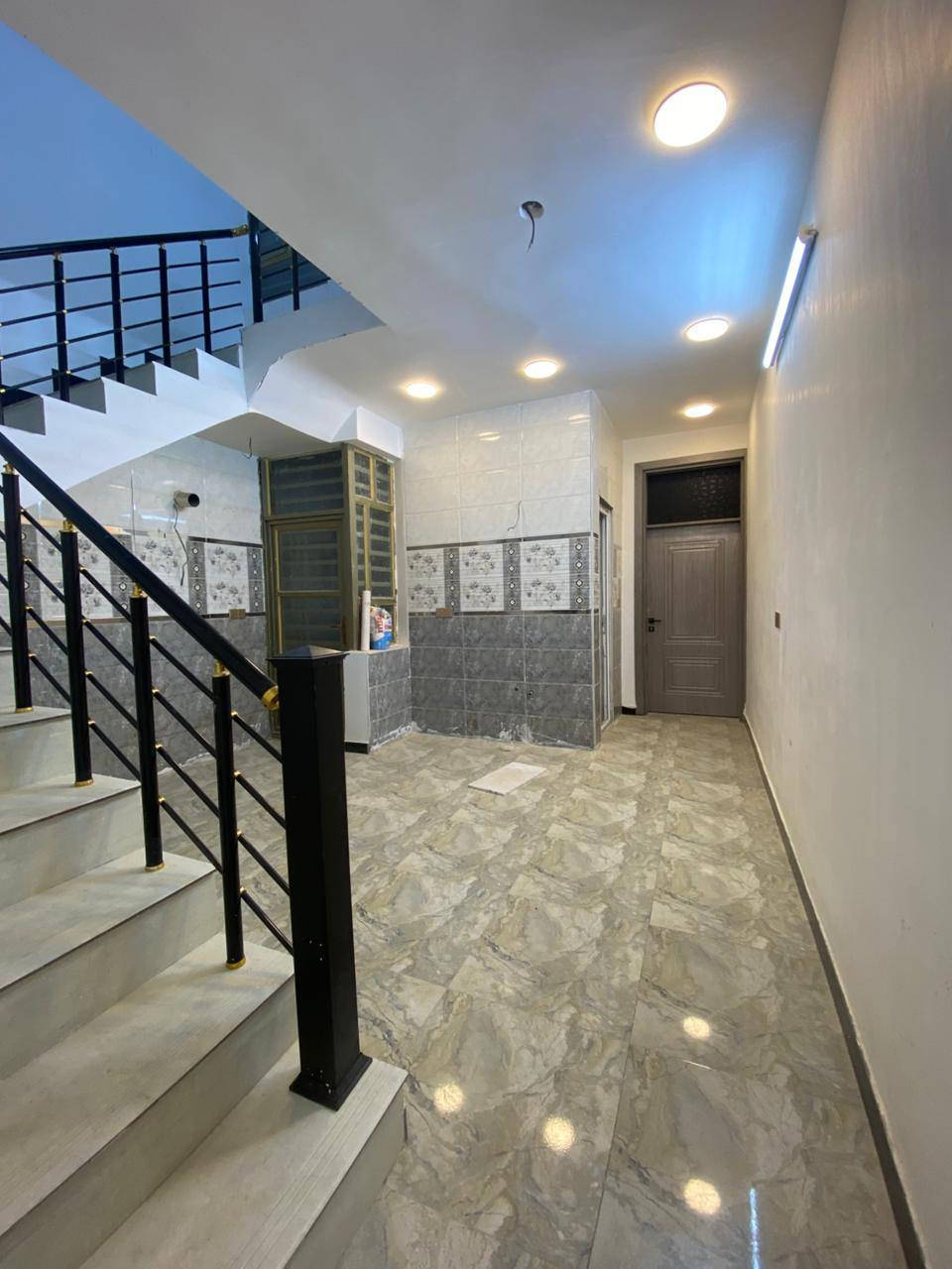 بيت للبيع مساحه ١٠٠ متر منطقه الدوانم قرب جامع القدوس بسعر جدا مناسب للتواصل ***********
