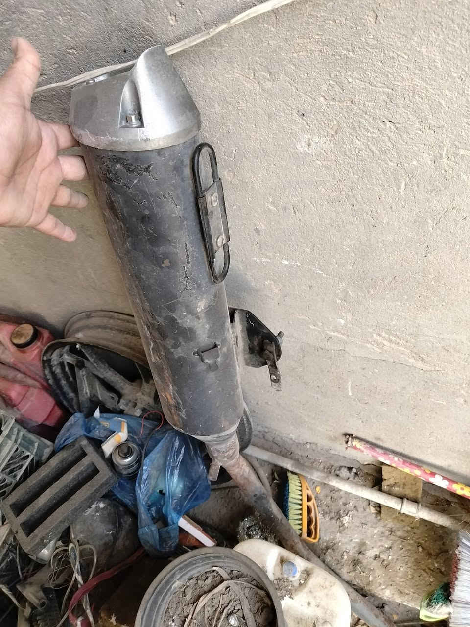 تاير قياس 130/70/17 جديد شركه فتحته من دراجه جديده مشيت عليه يومين وبدلت تاير اكبر 
سعر التاير 55وبي مجال 
وصالنصه RKA للبيع سعرها 60 وبيها مجال للعلم سعرها بالشركه 90الف الجديده
وتساب  ***********
