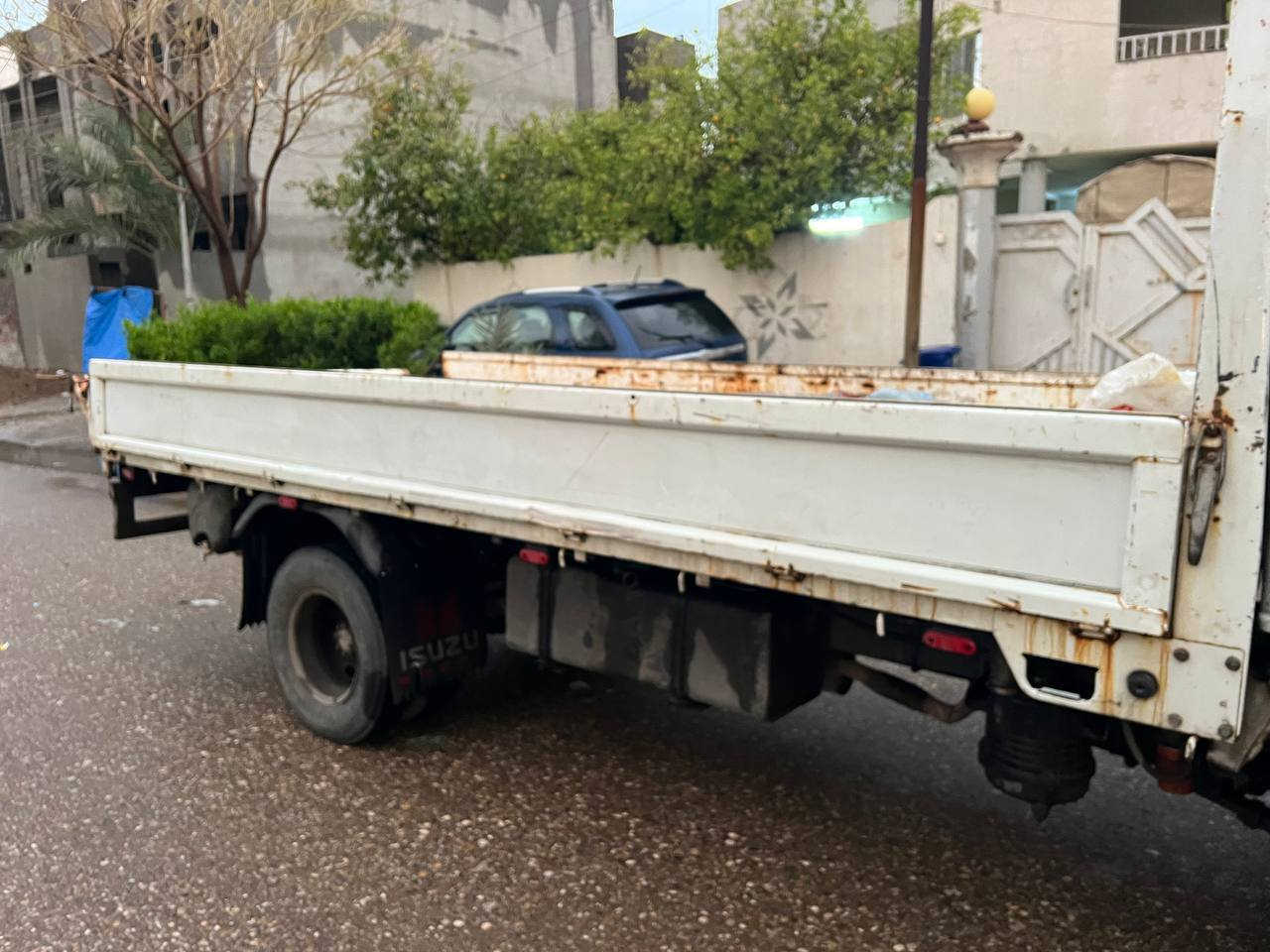 كنتر ازوز موديل94 رقم بغداد سنويه ساقطه ب19 مسجله بالسنويه بدي كرين غرامات مصفره شاصي وكير بشرط محرك لابخار ولاصرف كهربائيات شغاله طول البدي طول البدي 5متر التايرات الأماميه جوبلس وياها محجر 
مكان السياره كركوك السعر 90
***********
