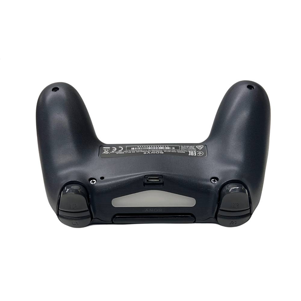 يد تحكم لاسلكية DualShock 4 لأجهزة PlayStation 4

• وحدة التحكم اللاسلكية الأصلية من Sony المصممة لتقديم تجربة لعب متكاملة واستجابة عالية على أجهزة PS4.

• لوحة لمس (Touch Pad) تدعم اللمس المتعدد وتفتح آفاقاً جديدة لطرق اللعب والتفاعل.

• مكبر صوت مدمج ومنفذ سماعة ستيريو لإضافة خيارات صوتية غامرة أثناء اللعب.

• أزرار شعار SHARE تتيح لك مشاركة أجمل لحظات اللعب وبثها بضغطة زر واحدة.

• تصميم مريح ومطور لعصي التحكم التناظرية وأزرار الكتف لتحكم أكثر دقة.

• شريط إضاءة (Light Bar) مدمج يتفاعل مع الكاميرا والألعاب لتتبع دقيق لموقع اللاعب.

المواصفات:
• طاقة الإدخال: 5 فولت ⎓ 800 مللي أمبير.
• نوع البطارية: بطارية ليثيوم أيون قابلة لإعادة الشحن مدمجة.
• الجهد الكهربائي: 3.65 فولت ⎓.
• سعة البطارية: 1 أمبير (1000 مللي أمبير).
• الوزن: 210 غرام تقريباً.
• درجة حرارة التشغيل: 5 درجة مئوية - 35 درجة مئوية.
• الأجهزة المتوافقة: PlayStation 4 و PlayStation TV.

محتويات العلبة:
• يد تحكم DUALSHOCK 4 لاسلكية.
•كيبل شحن. 


يوجد توصيل لجميع المحافظات