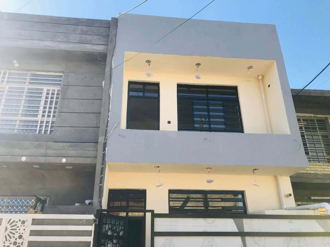 السلام عليكم مكتب القمة لعمل كافة انواع الاصباغ والديكورات الداخلية والخارجية وباجود المواد والدقة في العمل ***********
