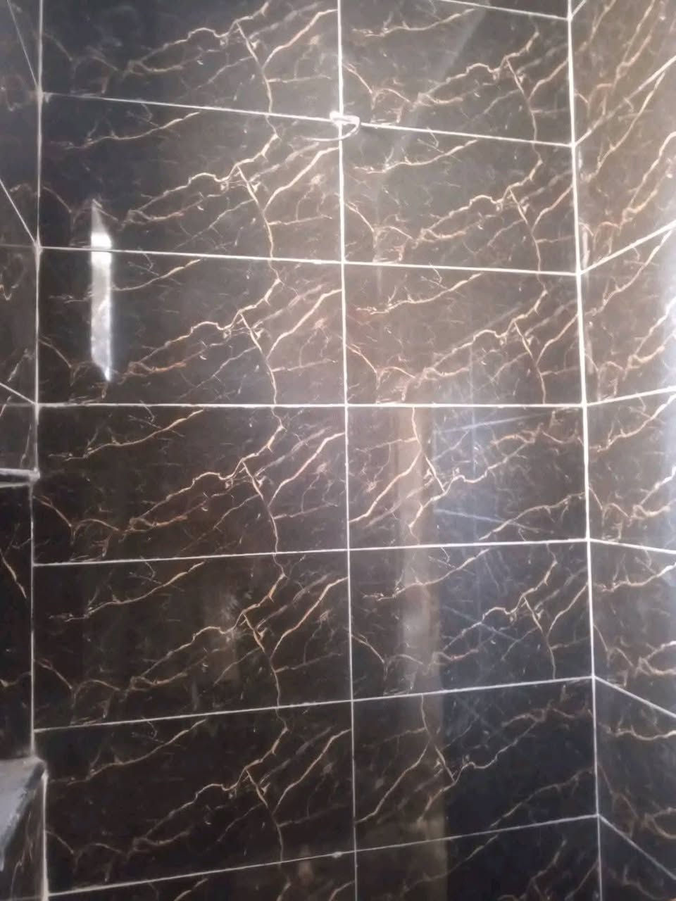 خلفه سيراميك  بورسلين دروجه ارضيات درجه اولى متفرق حاليا سكني بغداد قطعي وع المتر ***********
