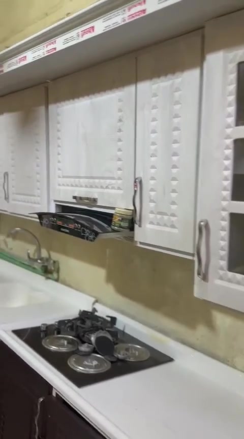 السلام عليكم كاونتر تركيا 3 مترات ونص السنك مرمر مرشحه وطباخ جدد طباخ زجاجي بس اكو بابين محتاجات براغي مكانه شارع فلسطين السعر 600 بي مجال لشراي ***********

