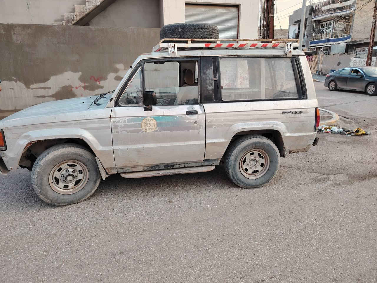 سياره ازوزه موديل 90 رقم بغداد دولي كير ومحرك بطه السعر 25 وبيه مجال العنوان بعقوبه التحرير رقم الهاتف ***********
