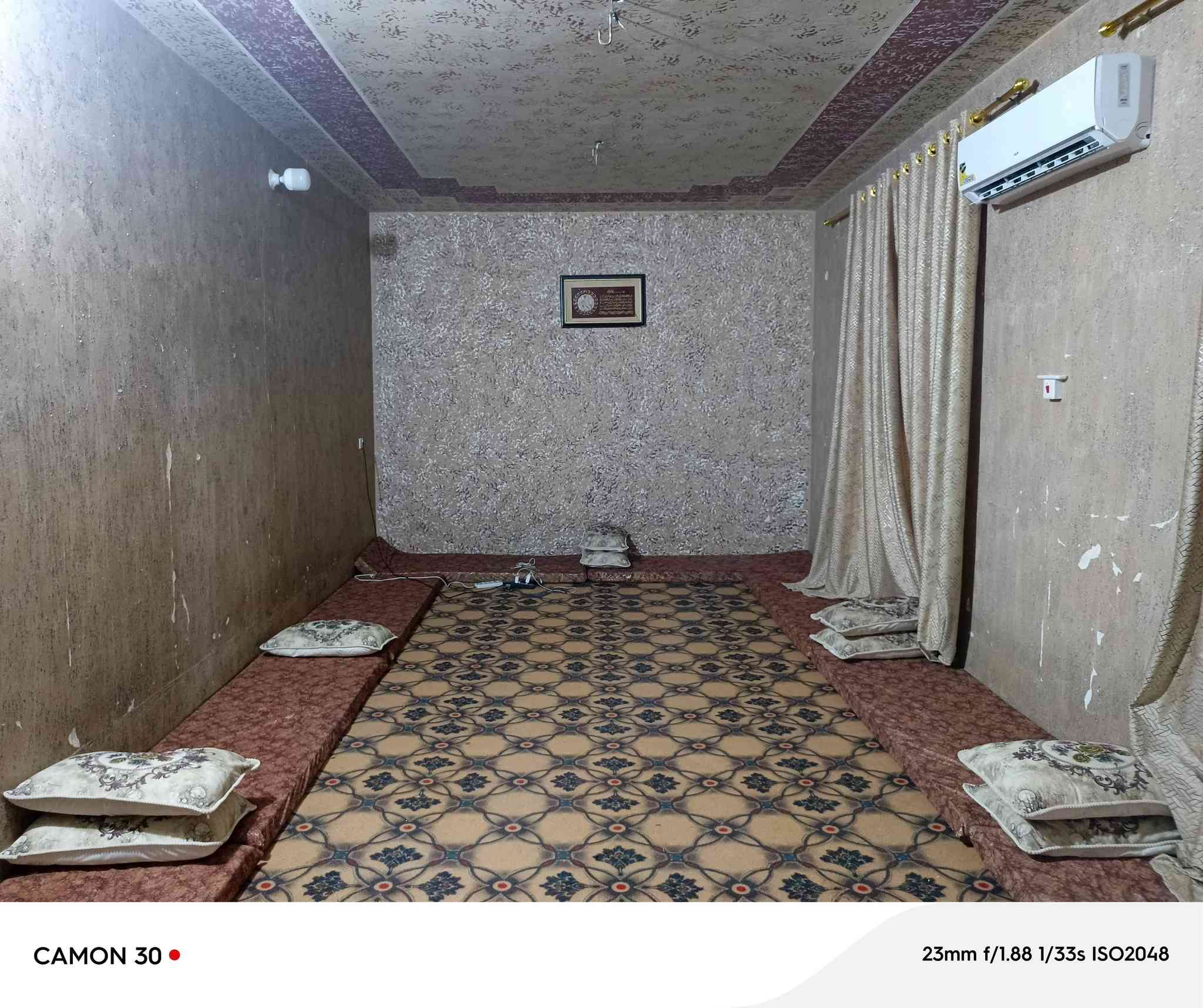 السلام عليكم دار في حي المختار للبيع المساحه 650 متر يحتوي على غرفتين وصاله وديوانيه ومطبخ وحمام الجنس عقد زراعي مروج بي معامله ومسجل بالبلدية السعر 55 مليون للاستفسار / ‏‪***********‬‏
