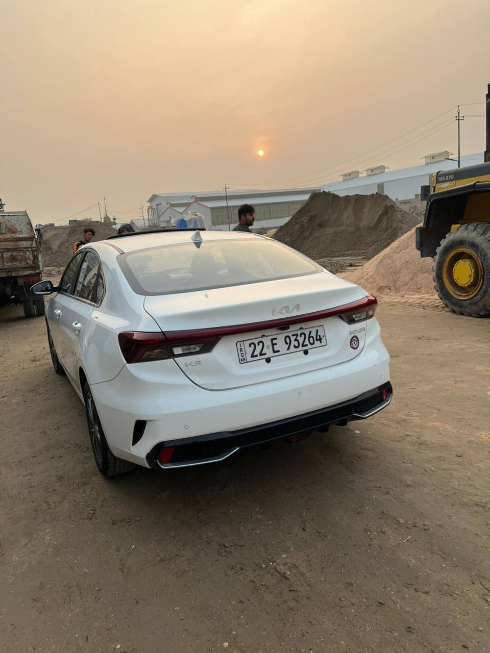 كيا 3 فول موصفات بيها شبر صبغ بلبنيد وبارد بلجاملغ اليمن ما مبين السياره خير من الله مكان الزعفرانيه بغداد السعر ١٤٣ وبهه مجال ***********
