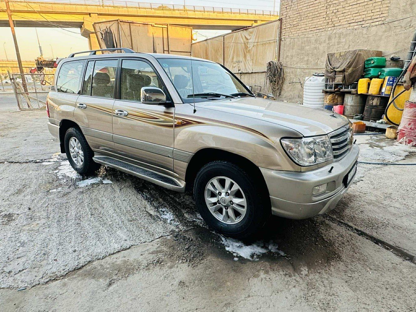 GX.X V6 
2006 كفاله من الصبغ فقط بارد جاملغ خلفي جهة اليمنى رقم دولي بسمي ماشية 250 الف كيلومتر حقيقي  

المكان النجف الأشرف 