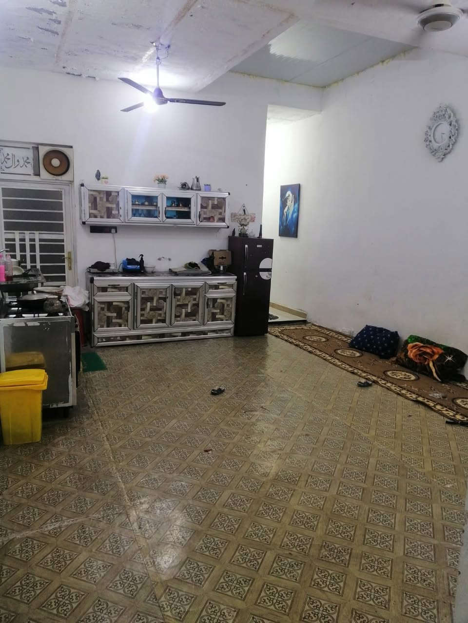 السلام عليكم بيت مساحه 100م بلوك للبيع في ابو شطيب طابو زراعي سند 25 يحتوي البيت على غرفه وحمام ومطبخ وصاله مفتوحه وستقبال وصحيات خارجي البيت كله سيراميك درجه اوله ما عدا الصاله والوستقبال صب السعر 40مليون وبي مجال قليل للستفسار الاتصال ***********
***********
