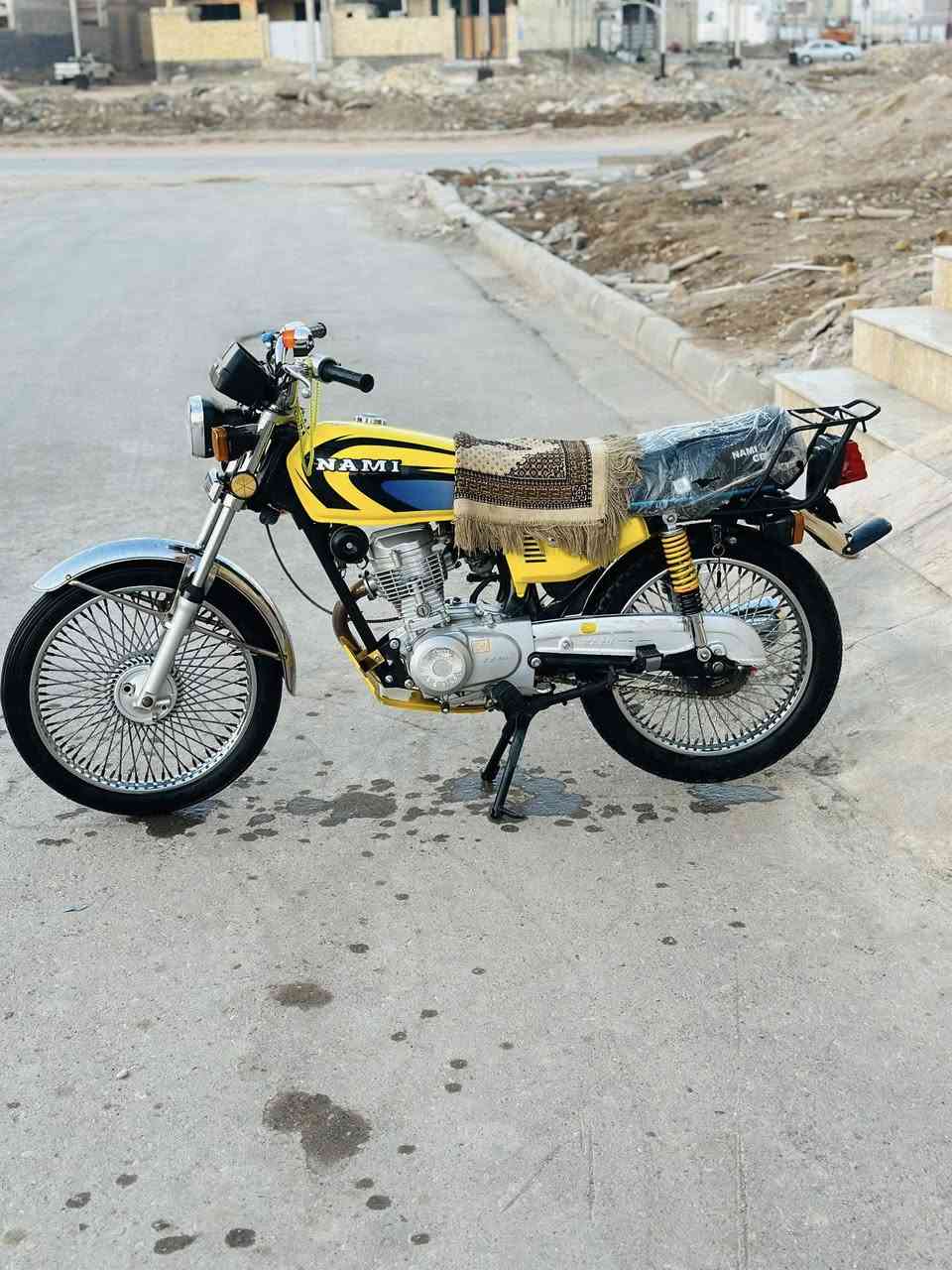 السلام عليكم دراجه تعمير جديد بدون اوراق الشاصي يحتوي علا رقم وفافونه وبدون اوراق مكينه ارشه شاصي وغراض نامه كله جديد السعر 775وبيه مجال قليل العنوان ميسان دور النفط قرب حسينه الزهراء ***********
