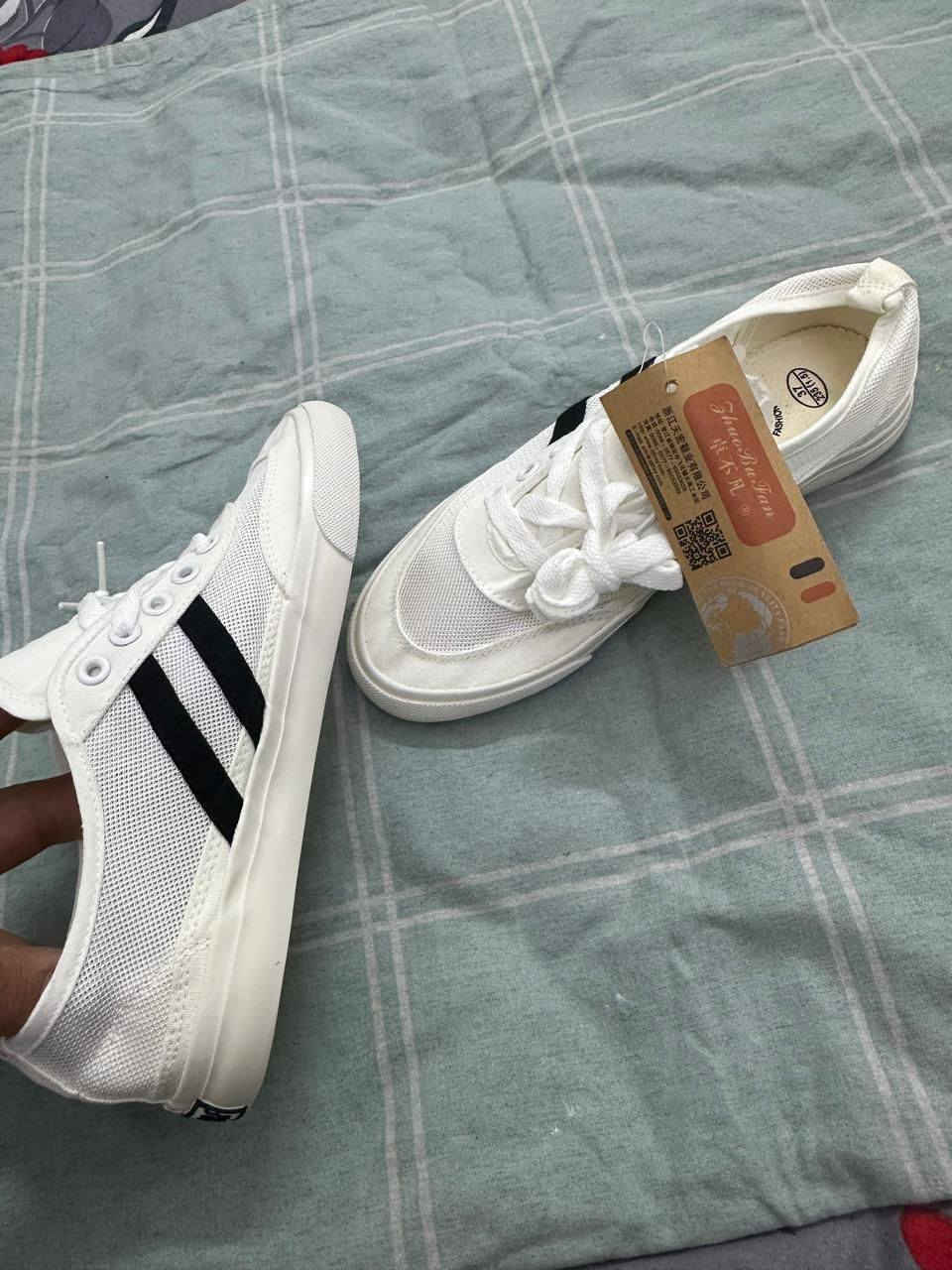 تجي باجر تلحك عليهم كميه خير من الله بس جمله ماابيع منهم فقط لزباىن المجمع. شكد متريد موجود القطعه بالف عرض يوم  الجمعة والسعر مال توزيع القطعه بالف  احذيه. رحالي  نساىي ولادي وبناتي كل الموديلات اكثر من 50 موديل قسم ممصوريهم صناعه فيتنامي كولش. راقي 
اكرر شلفان وجمله ماابيع. فقط لزباىن المحل 
العنوان بغداد الزعفرانيه الاربع شوارع مقابل لحوم طارق مجمع محمد البياتي سابقا مجمع البزاز حاليا


**إذا كنت صاحب هذا الإعلان وتريد حذفه لأي سبب، رجاءا أرسل رسالة إلى الدعم الفني**