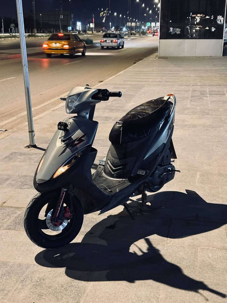 سلام عليكم دراجه ماكس عدله جاهزه ماصارله هواي من طالعه من الحاويه شغاله من الطول للطول صالنصه FM العنوان ناصريه الشموخ الرقم *********** السعر 950
