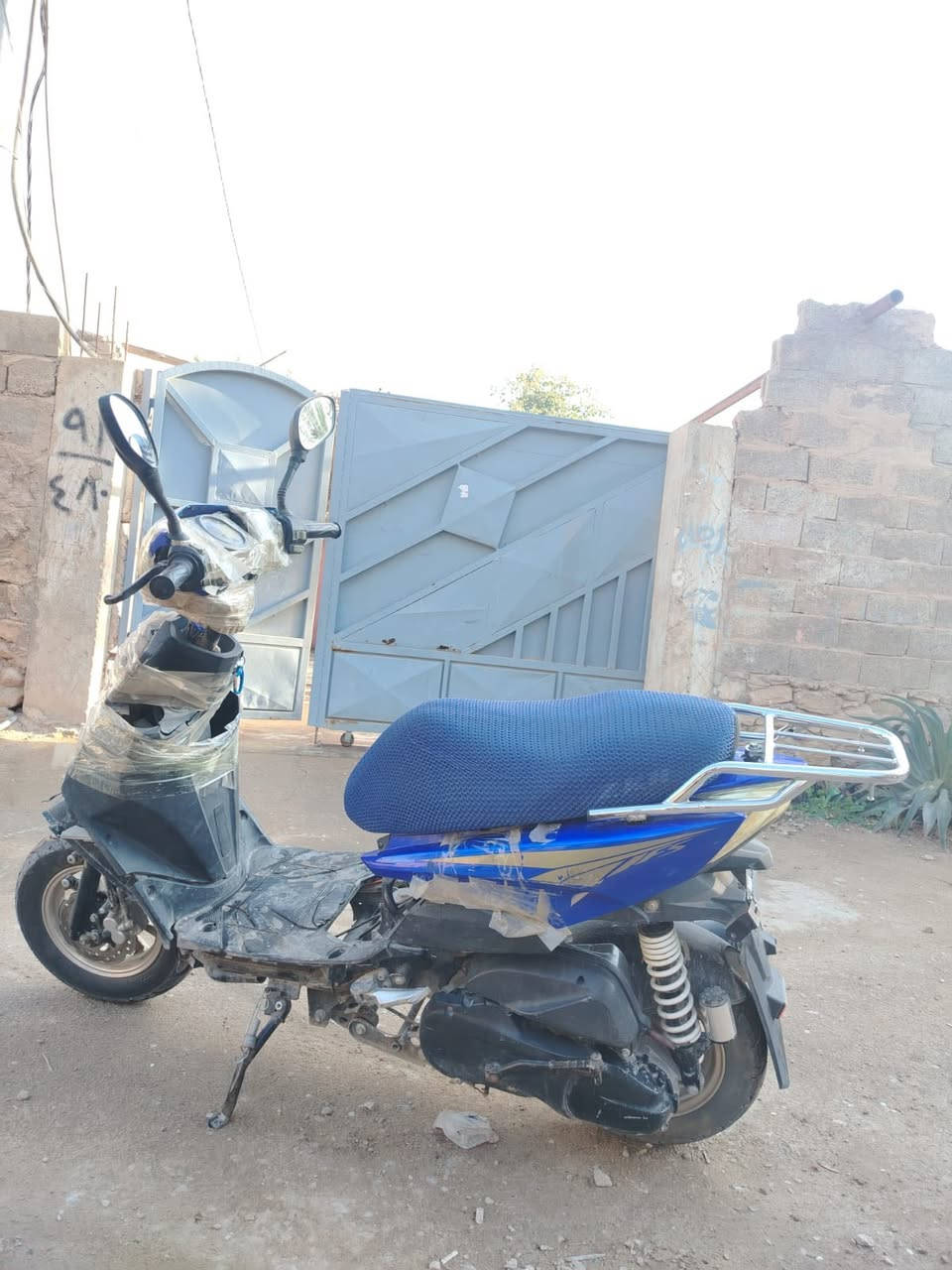 السلام عليكم
ماطور بانزين للبيع 
بس الكفرات ماله تعبانه  
المحرك ماله نضيف شرط تاخذه تفحصه يم المسلح 
العنوان الأنبار/ حديثه 
الاستفسار عل رقم 
***********
