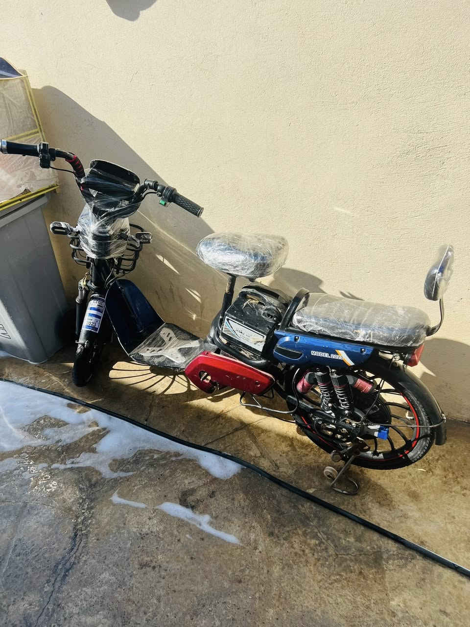 سلام عليكم دراجات شحن للبيع   الزركه حجم ٢٠ والحمره حجم ١٦ سعرهن امناسب دراجات نضاف خير من الله سعر الوحده ١٥٠الف مكاني ديالي بعقوبه تحرير  الستفسار اتصال برقم ***********
