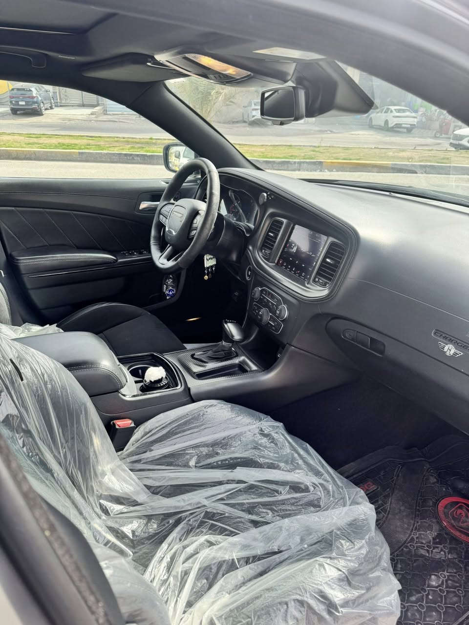 السلام عليكم جارجر 23 رادار خليجي
 وكاله هارلم لون مميز سمنتي بلاك ادشن ماشيه 11 
مكفوله كفاله عامه رقم بغداد الجديد بأسمي 
للاستفسار ***********
مكان السياره .بغداد
