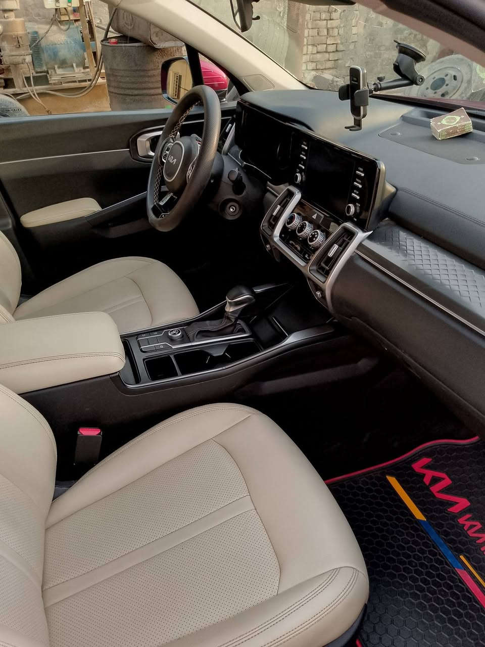 سلام عليكم سورنتو وارد امريكي حادث جاملخ والباب الايمن 21 رقم اربيل تحويل ثاني يوم السعر 210وبيهة مجال ***********المكان بغداد
