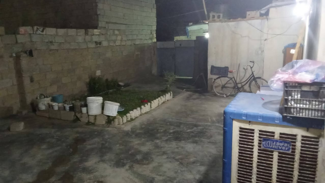 دار للبيع يتكون غرفتين ومطبخ وصحيات المساحه 200 متر العنوان كركوك العروبة الاتصال ع ***********
